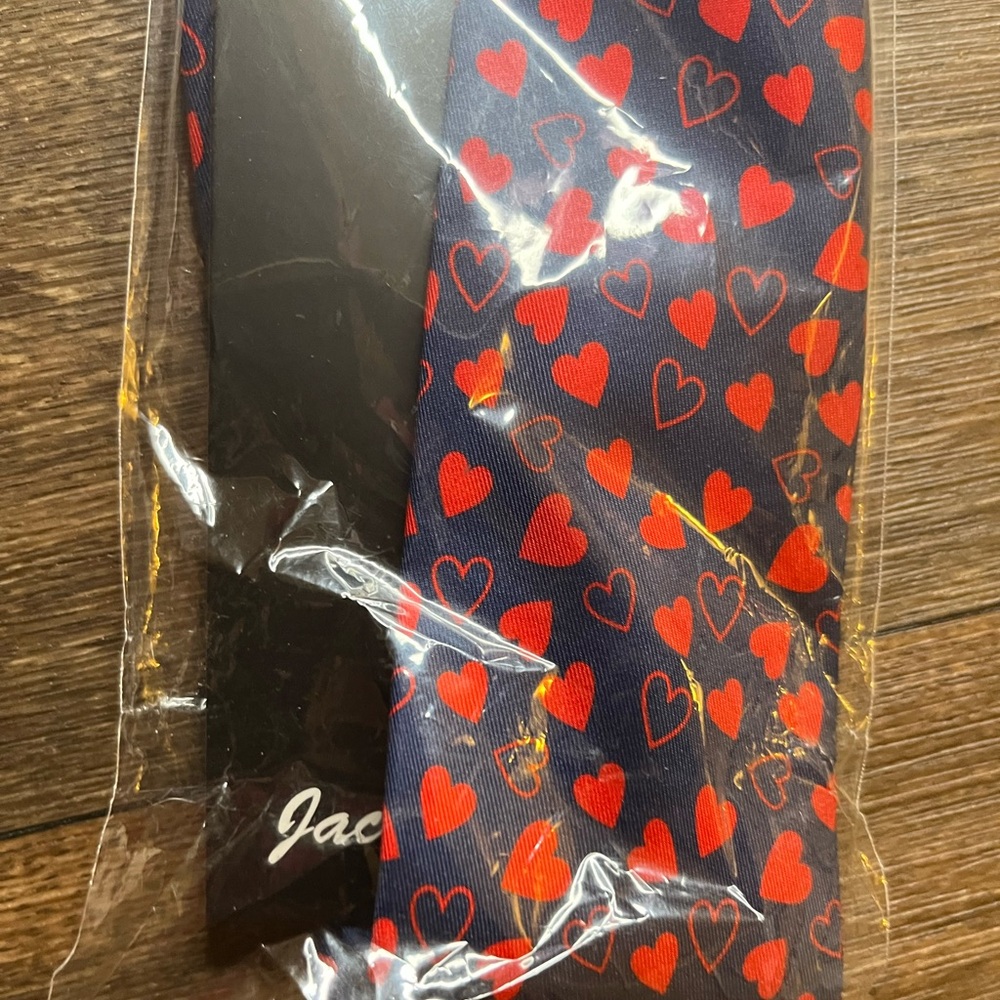 Jacob Alexander Red Heart Pattern Tie - Picture 3 of 5